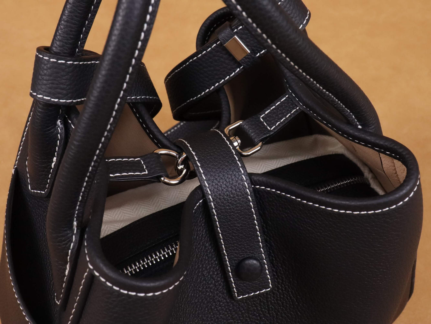 Leather Shoulder Bag | safety buckle