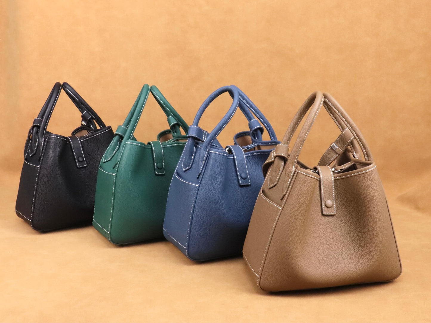 leather shoulder bag | four colours are available