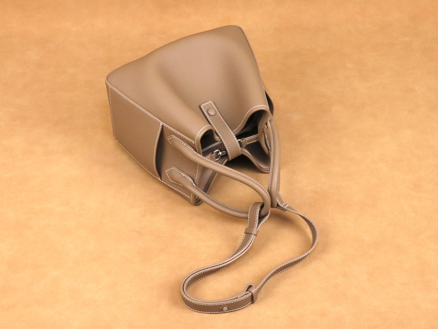 leather shoulder bag
