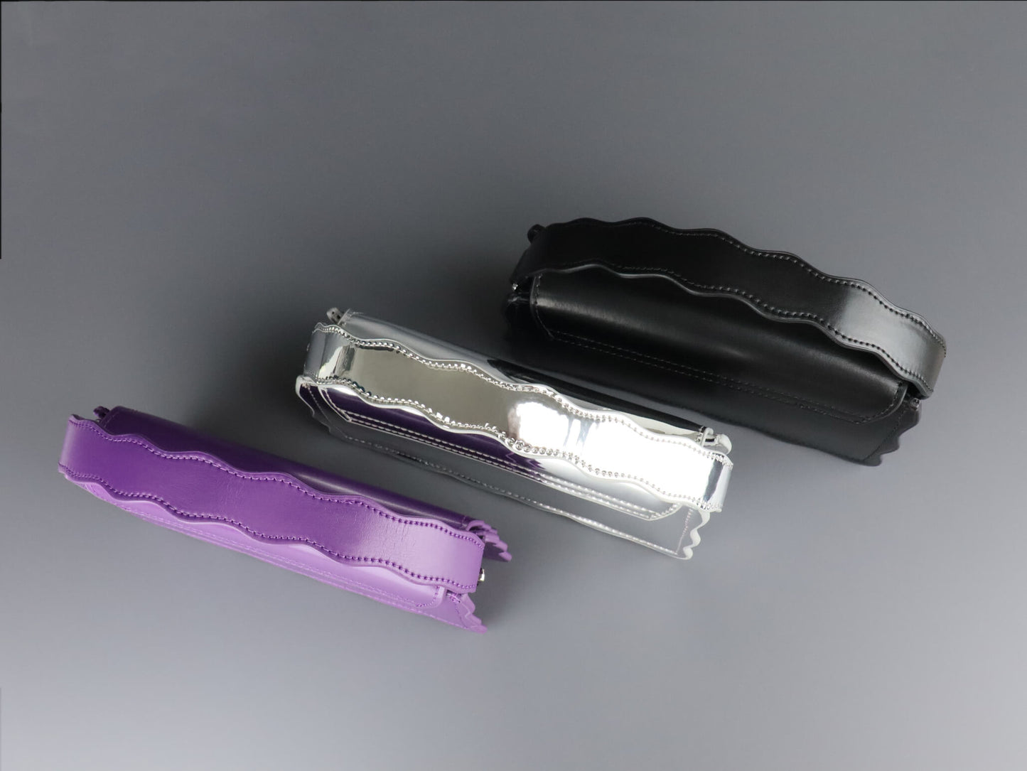 three colours are available. wave-shape handle design.