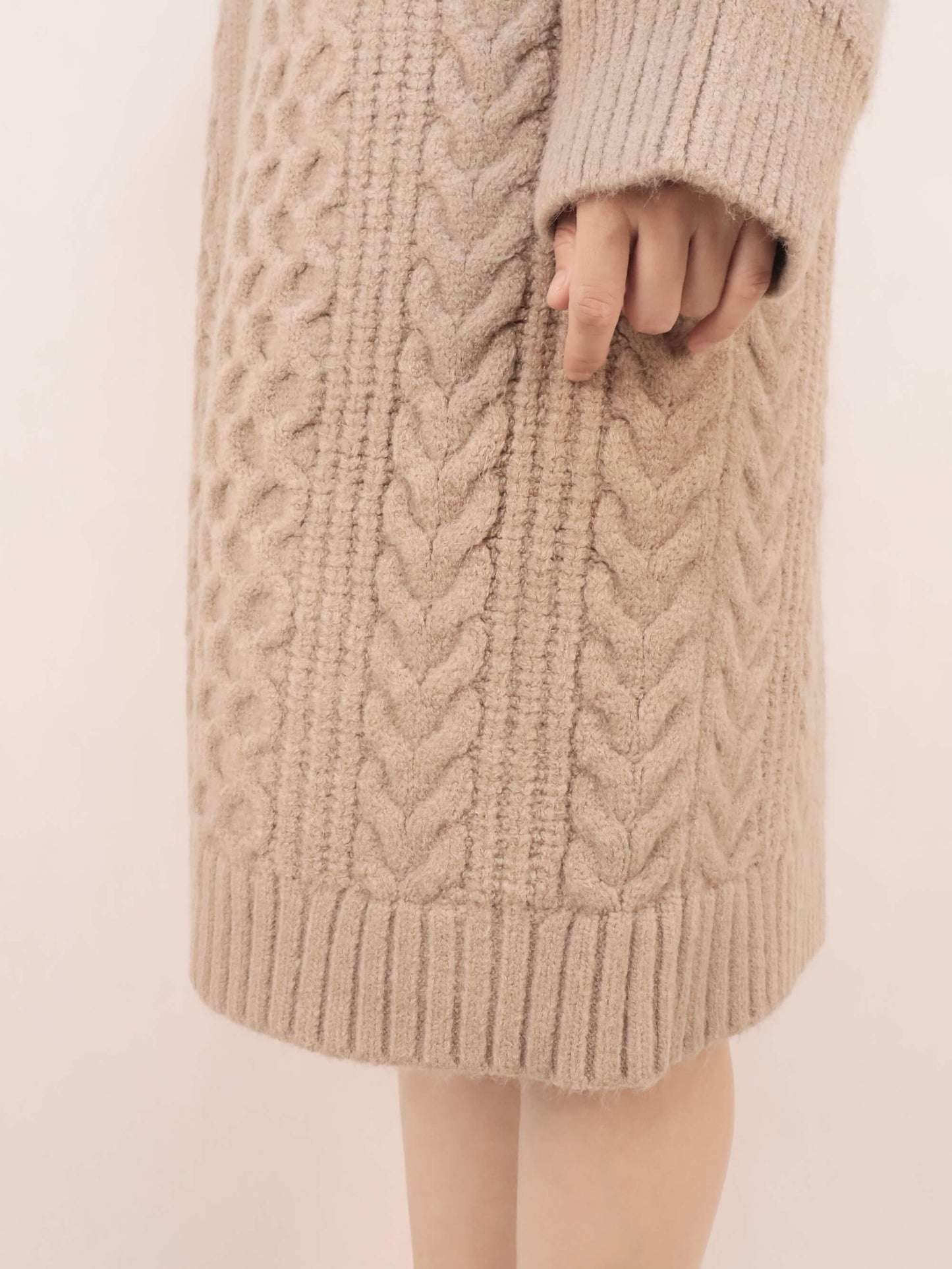 Relaxed Long Chunky Cable Cardigan | Women's Knitwear - Beige