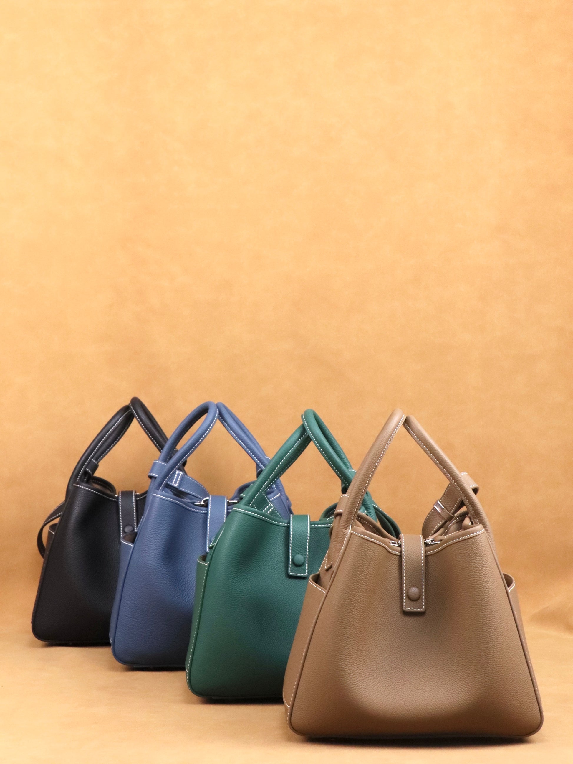 leather shoulder bag | four colours are available