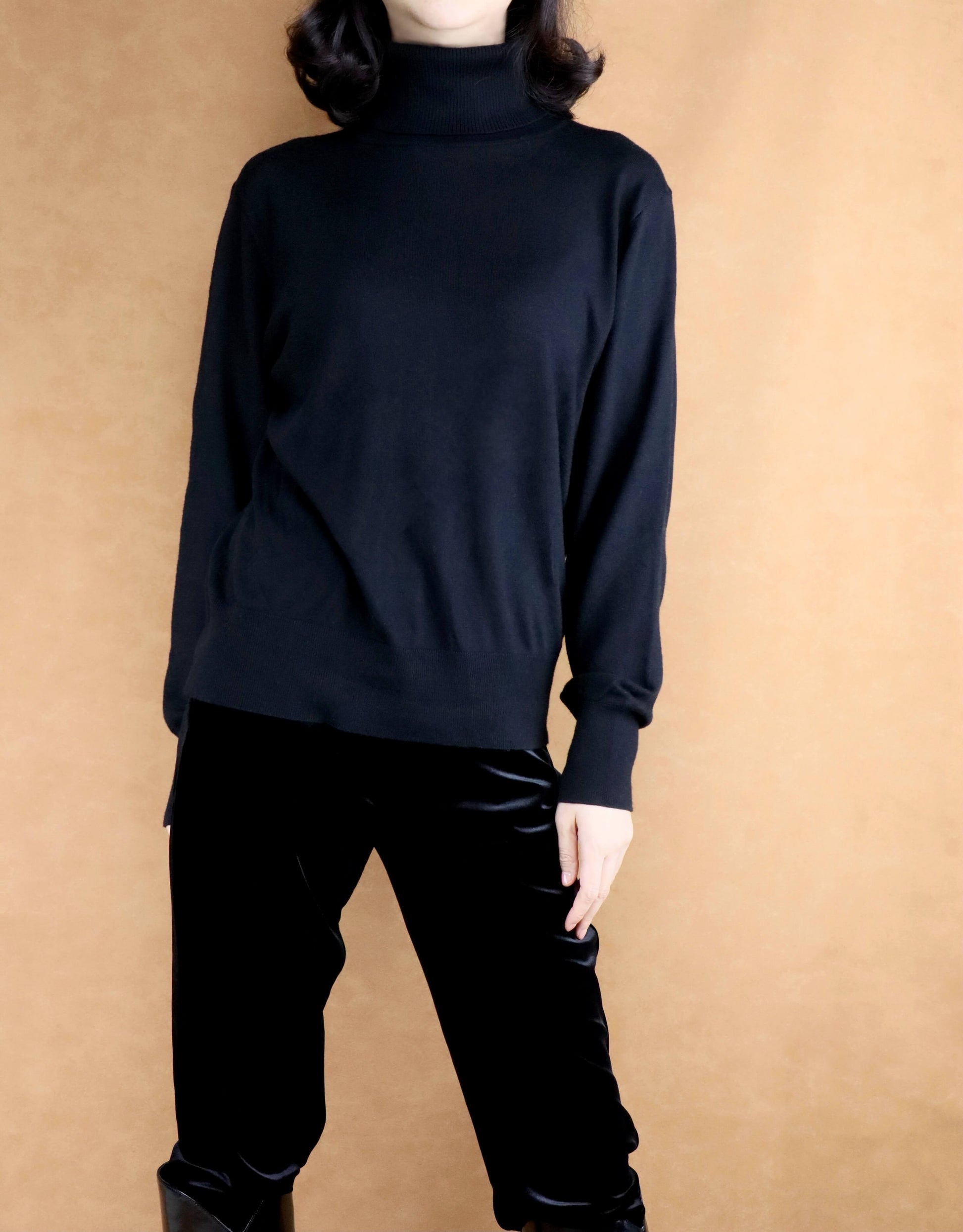 women knitted bottoming shirt