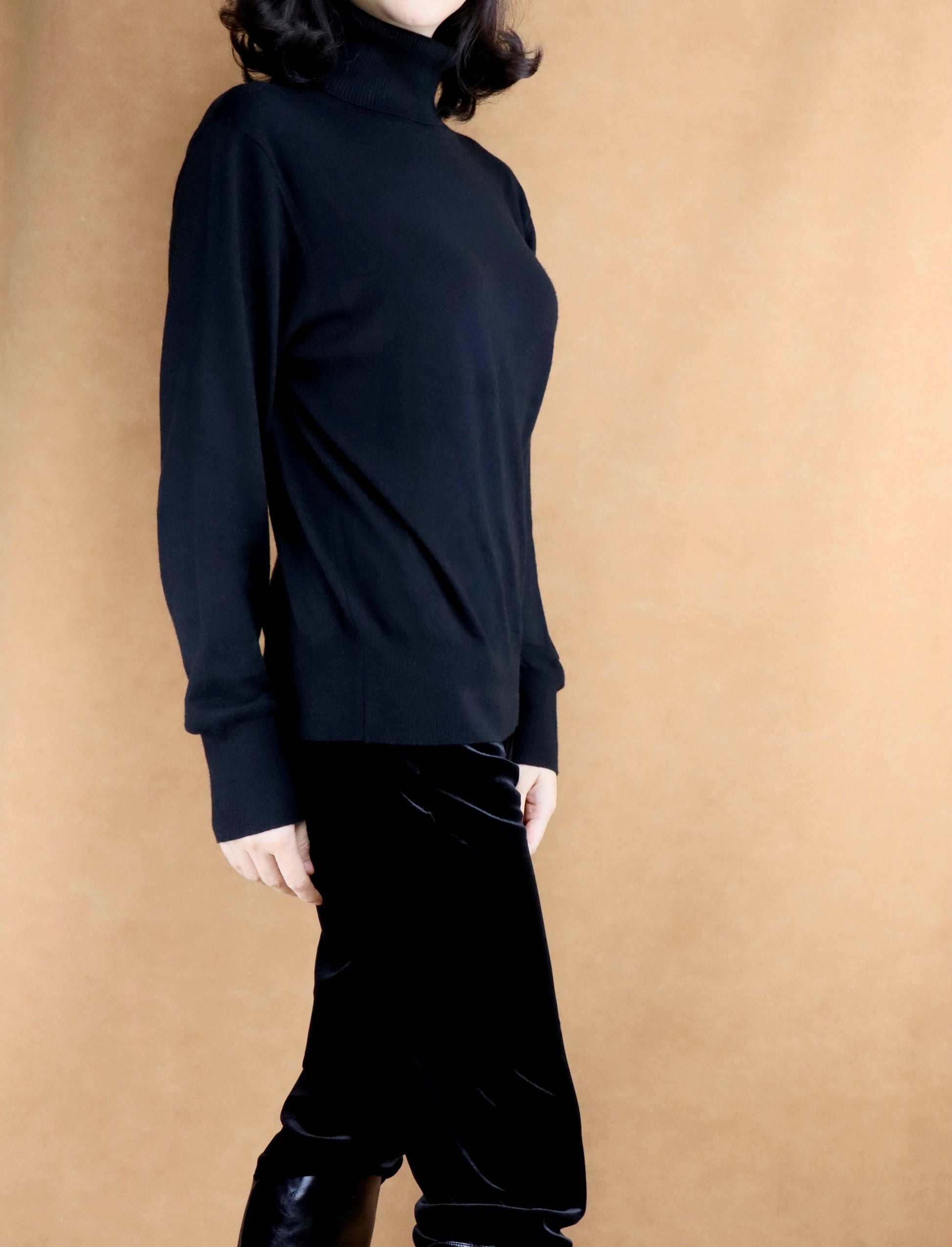 women knitted bottoming shirt