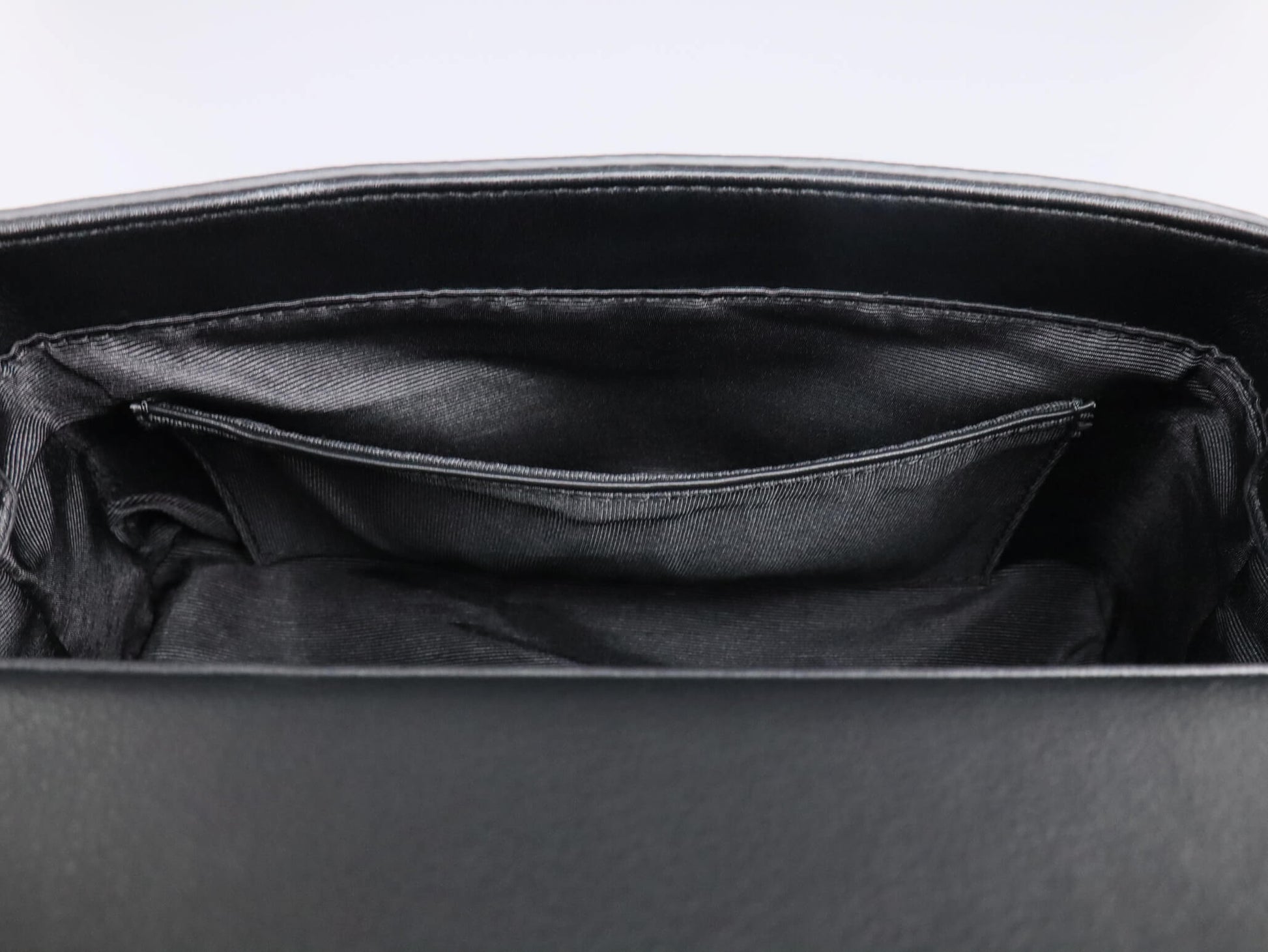 Leather Shoulder Bag | front pocket for cards