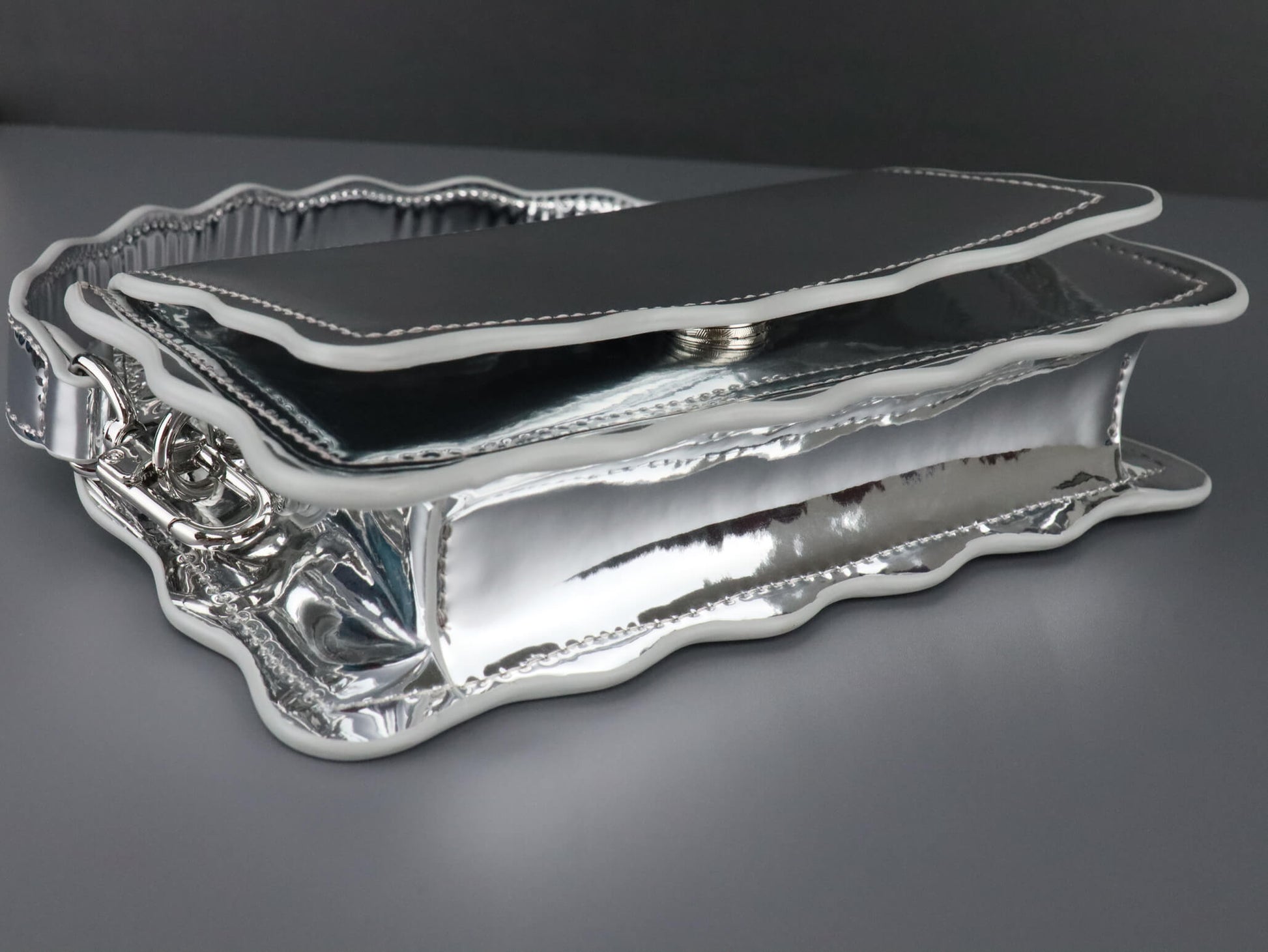wave-shape bottom design