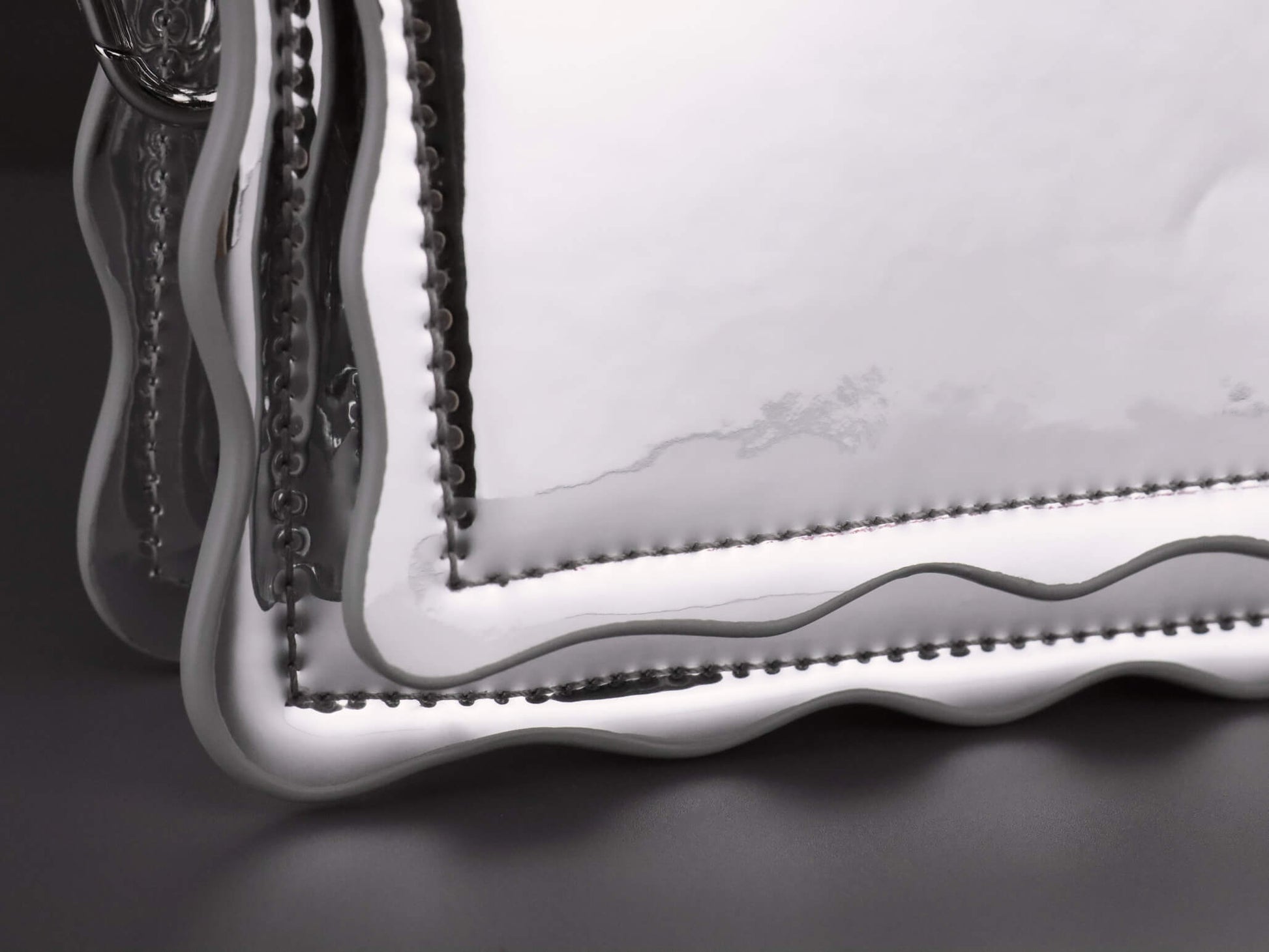 wave-shape bottom design